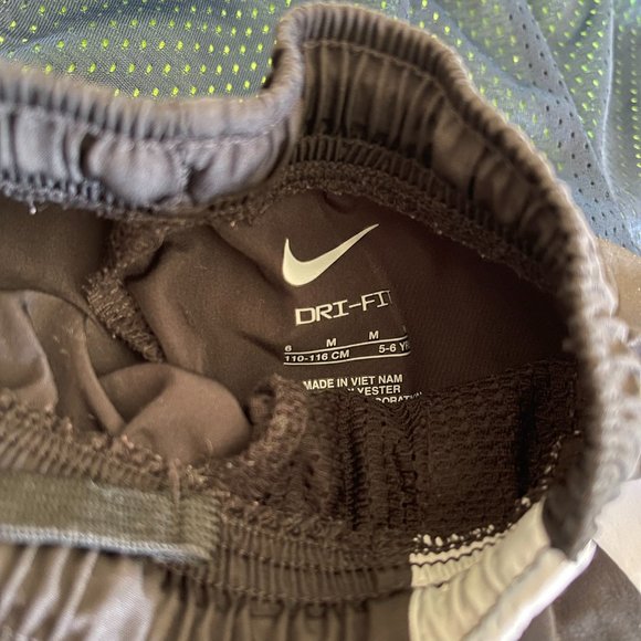 Kids running shorts - Picture 3 of 4